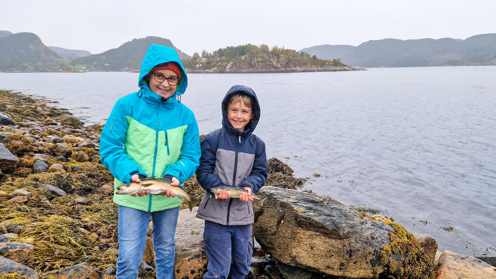 Family Fishing im stürmischen Norwegen