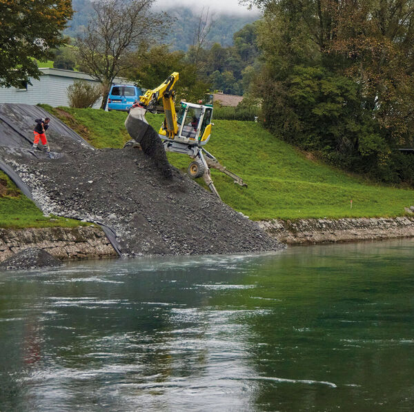 Kiesschüttungen am Linthkanal für Äsche und Co.