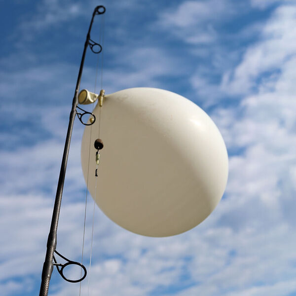 Köderfisch mit Luftballon